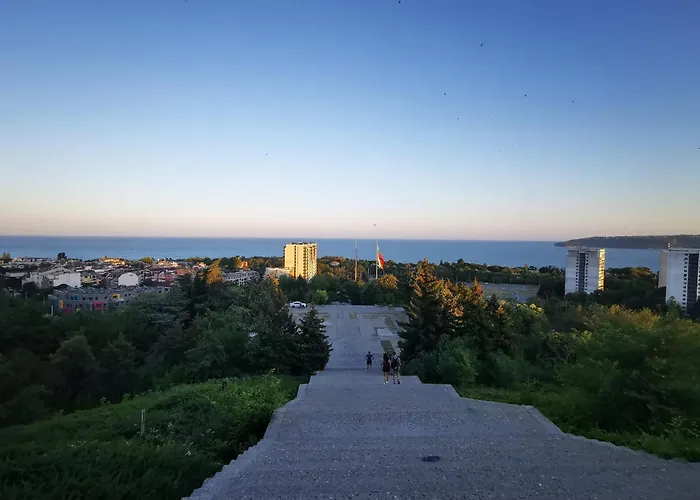 Breeze View Apartment *